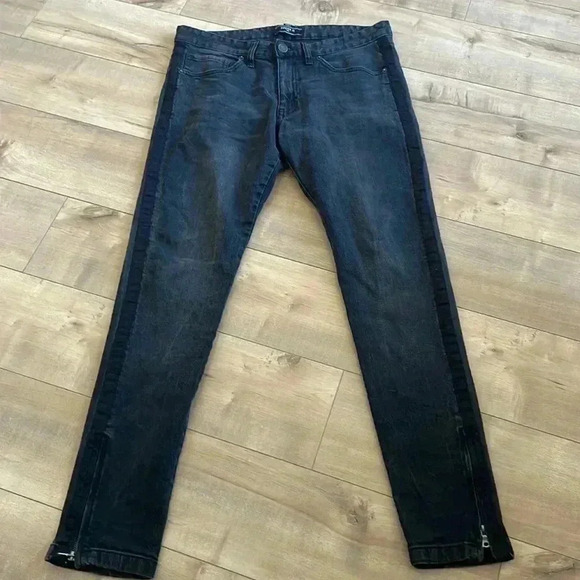 Forever 21 Other - 4/$25 Forever 21 Men’s Black Stripe Ankle Zip Jeans Sz 33